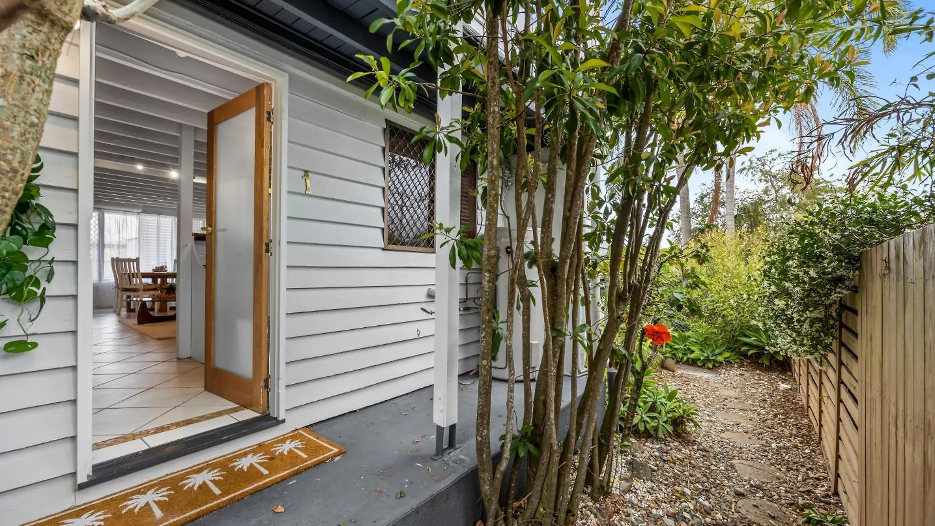 Chic 2-Bed Cabin-Style Home By Mooloolaba Beach Australia