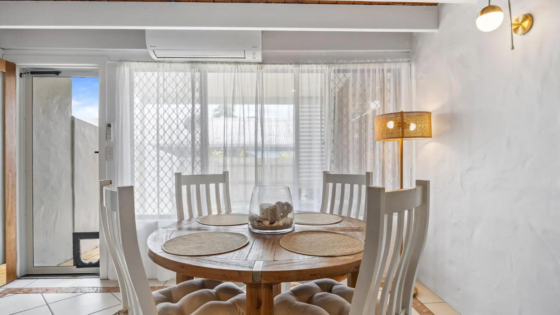 Chic 2-Bed Cabin-Style Home By Mooloolaba Beach 0*,  Australia