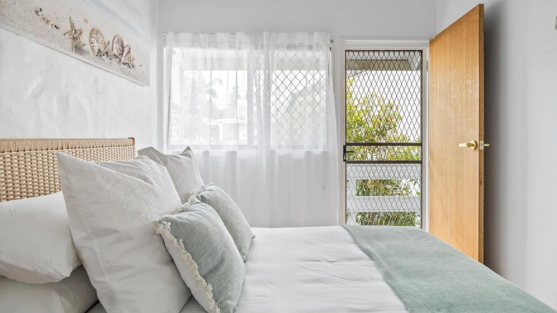 Chic 2-Bed Cabin-Style Home By Mooloolaba Beach Austrália